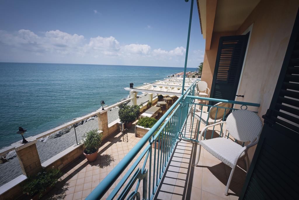 Hotel Ristorante La Lampara Gizzeria Exterior foto